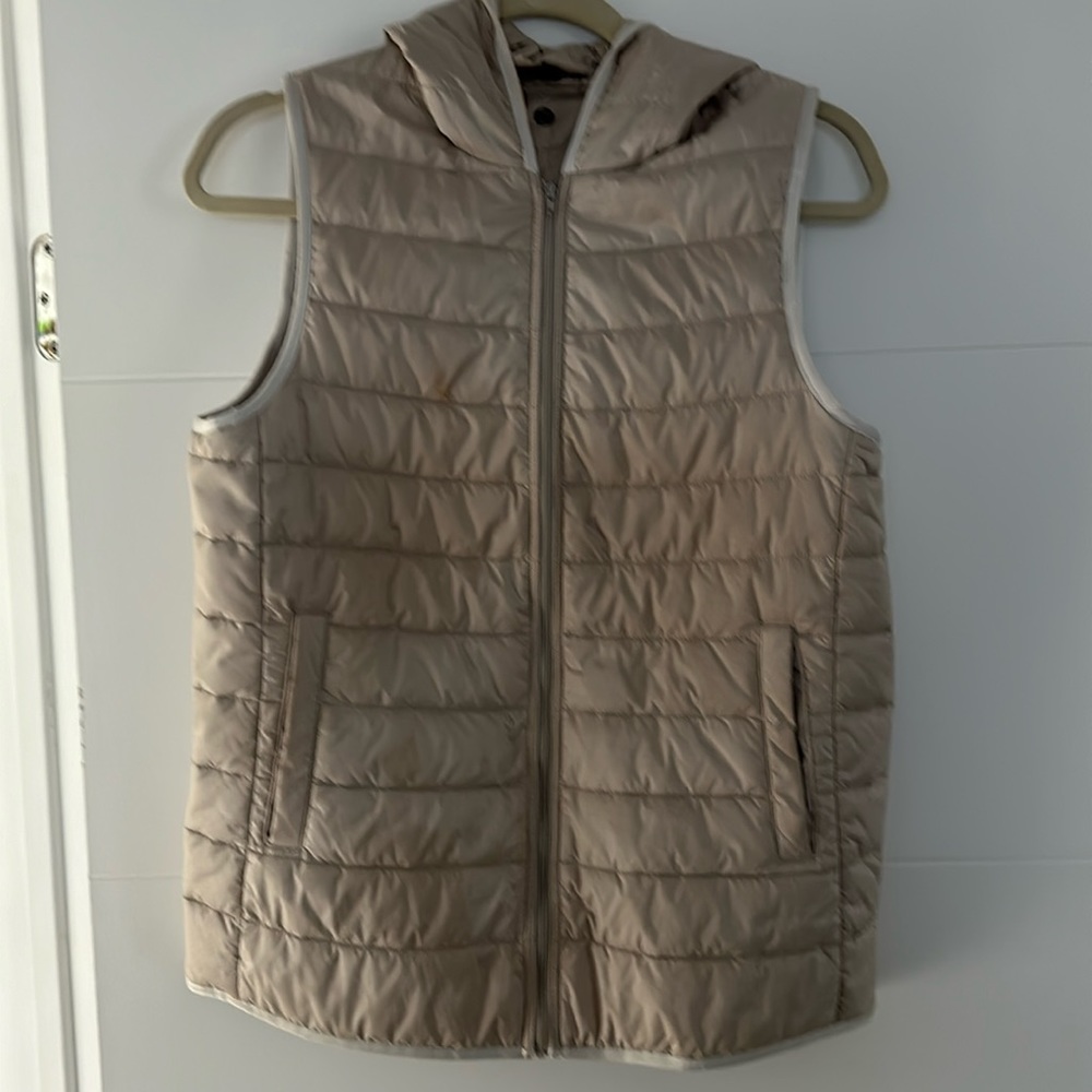 Theory Quilt Light Weight Gray Vest , Amazing Item